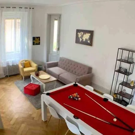 Le Billard Proche De La Gare