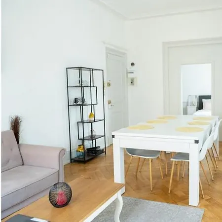 Le Billard Proche De La Gare Apartamento *